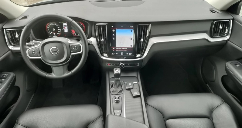 Volvo V60 cena 98277 przebieg: 133000, rok produkcji 2018 z Międzyrzecz małe 742